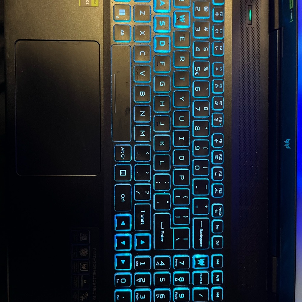 Gaming Laptop - Acer Predator Helios Neo 16 - Picture 2 of 7